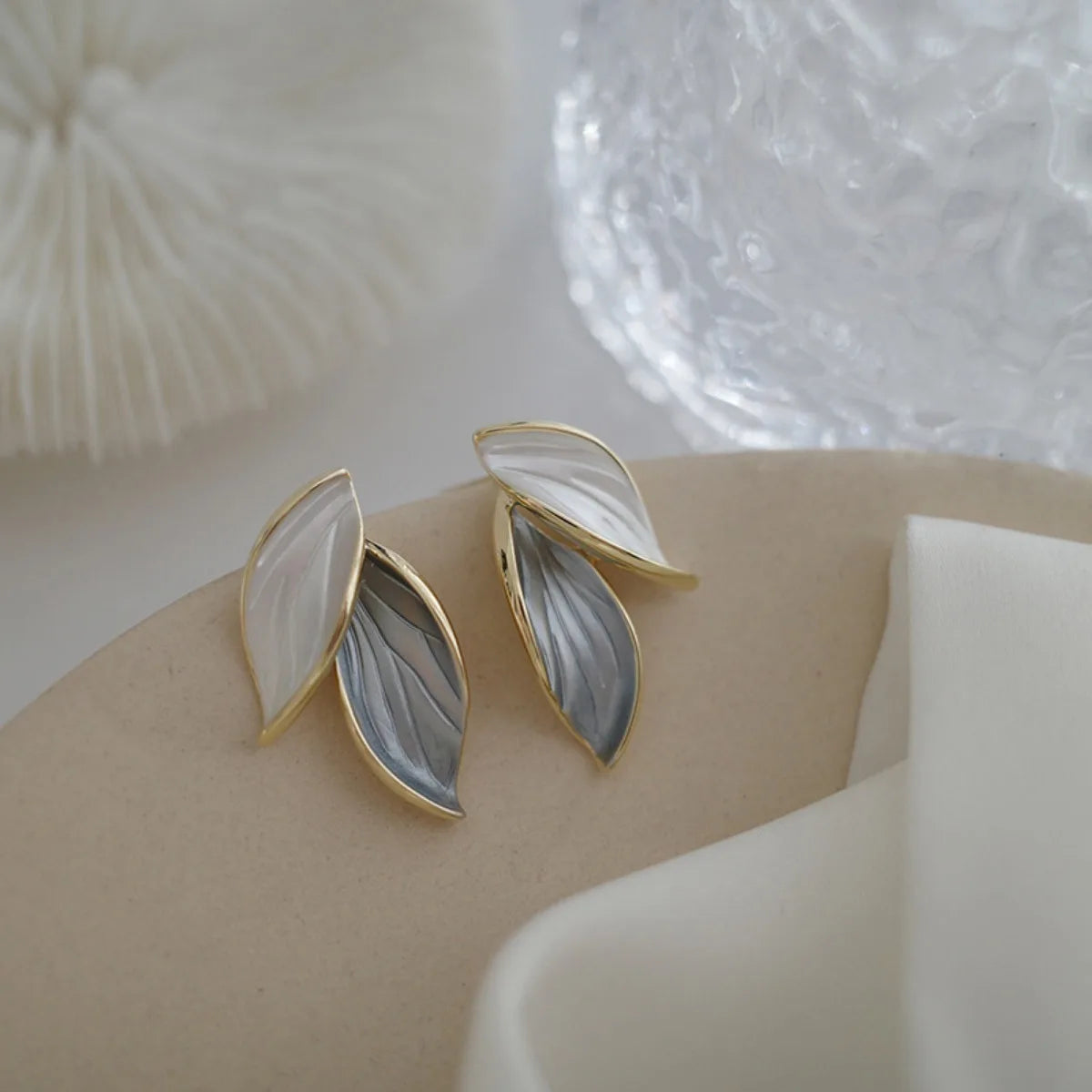 Retro Leaf Earrings – Elegant Blue & White Women’s Jewels - zenton