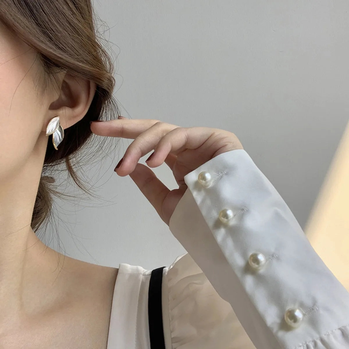 Retro Leaf Earrings – Elegant Blue & White Women’s Jewels - zenton