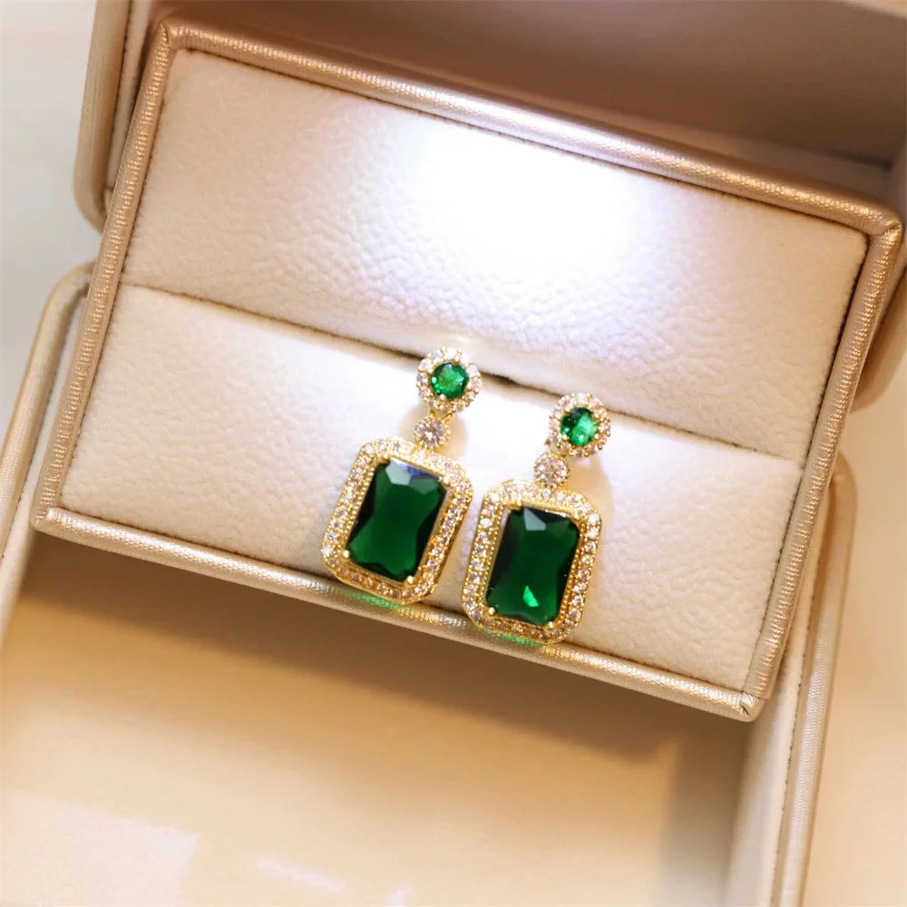 Women’s Emerald Jewel Set – Ring, Earrings & Necklace - zenton