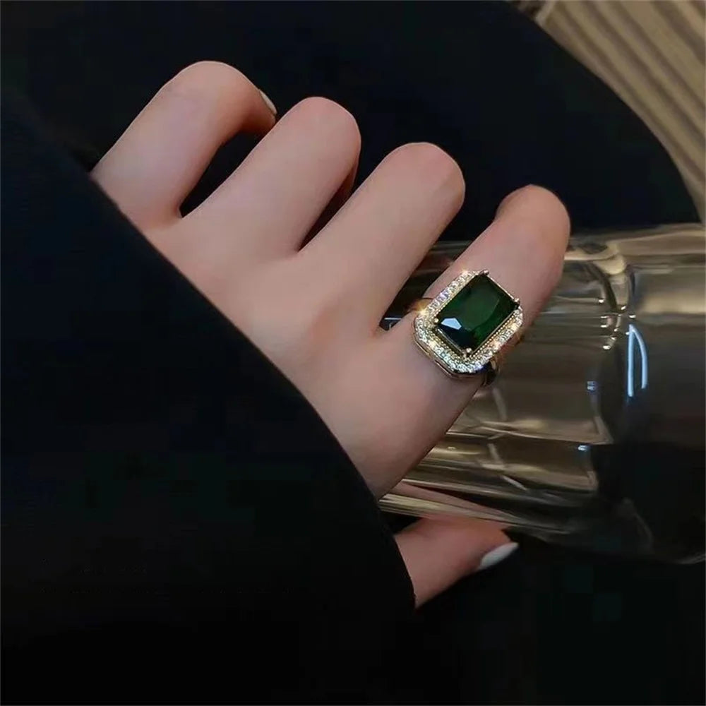 Women’s Emerald Jewel Set – Ring, Earrings & Necklace - zenton
