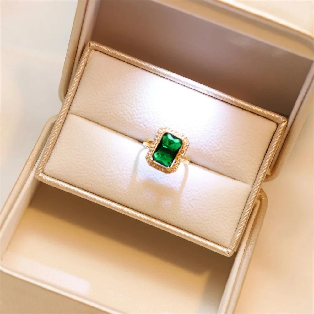 Women’s Emerald Jewel Set – Ring, Earrings & Necklace - zenton