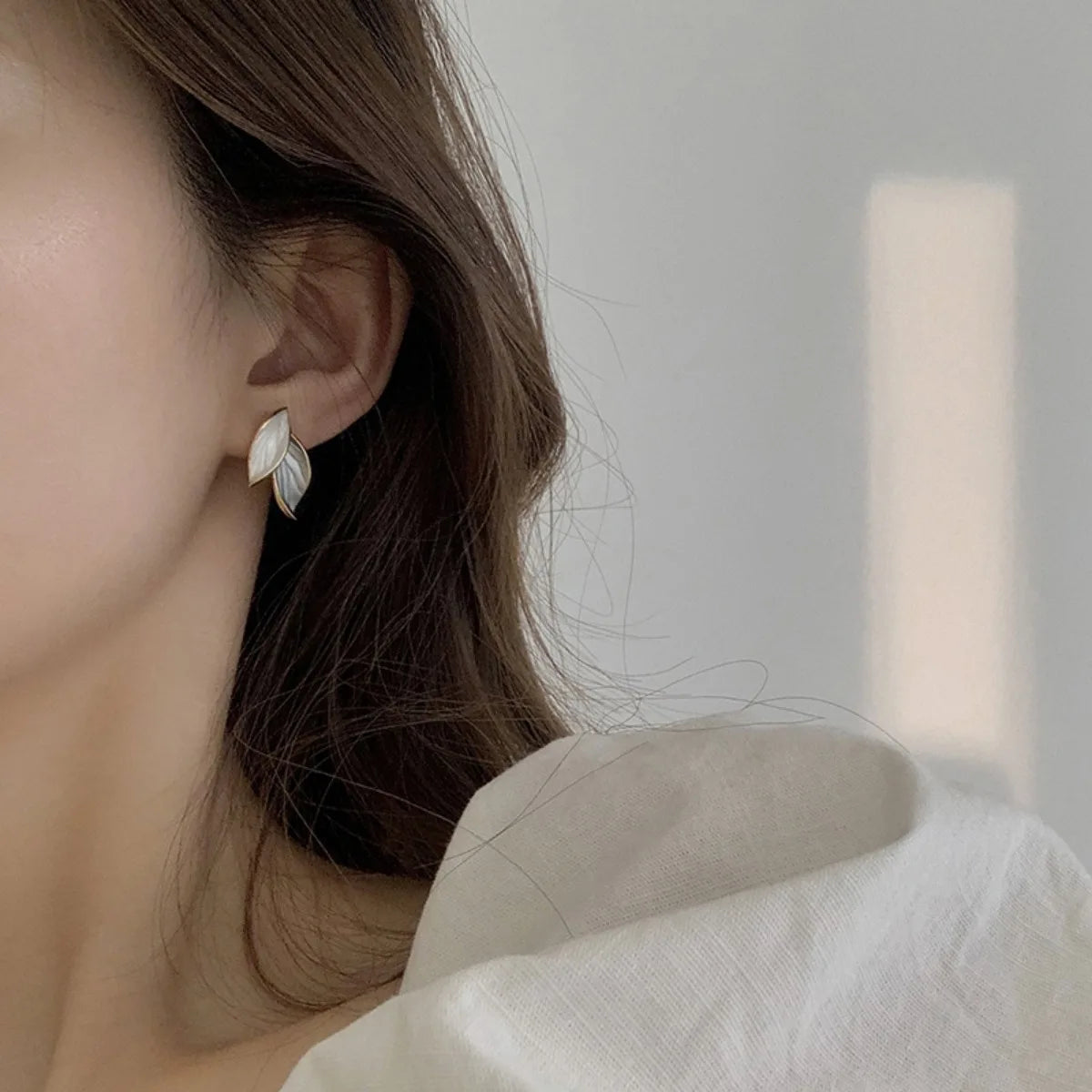 Retro Leaf Earrings – Elegant Blue & White Women’s Jewels - zenton