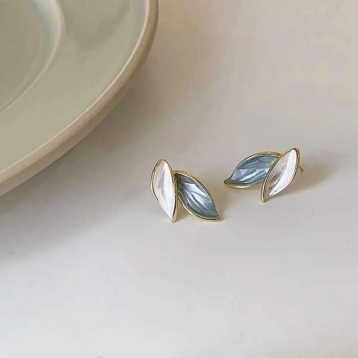 Retro Leaf Earrings – Elegant Blue & White Women’s Jewels - zenton