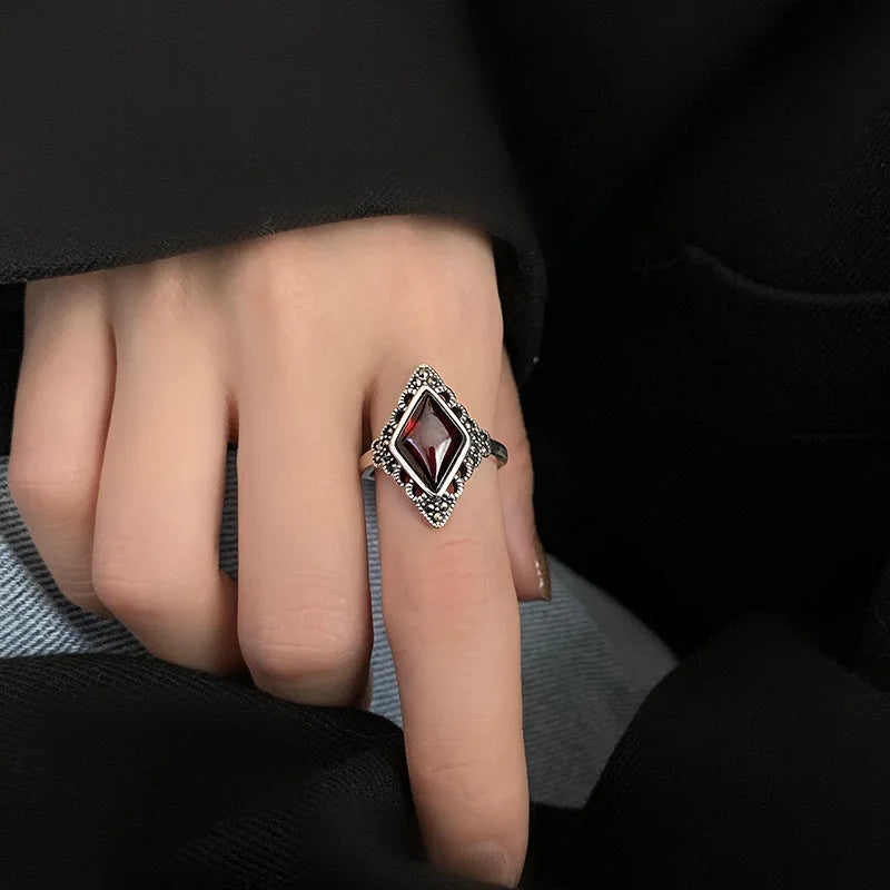 Vintage Red Garnet Jewel Ring in Thai Silver - zenton