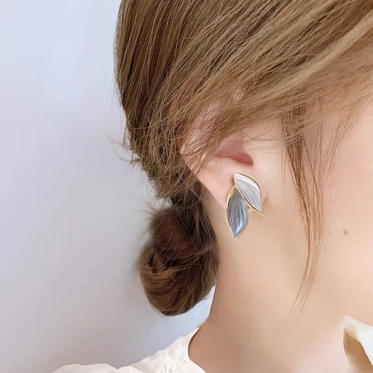 Retro Leaf Earrings – Elegant Blue & White Women’s Jewels - zenton