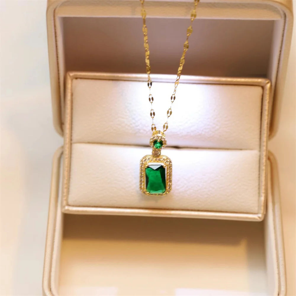 Women’s Emerald Jewel Set – Ring, Earrings & Necklace - zenton