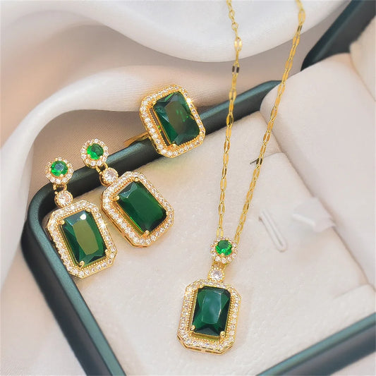 Women’s Emerald Jewel Set – Ring, Earrings & Necklace - zenton